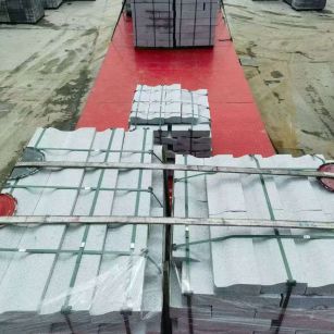 榆林 芝麻白仿形加直形路沿石出货日常