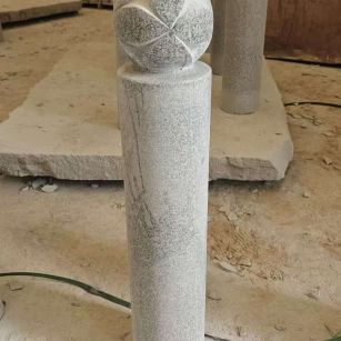 榆林 芝麻白花岗岩石材挡车石柱、停车柱、圆柱挡车柱、方柱挡车柱等