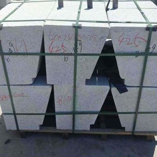 榆林 芝麻白异形坐凳，石凳