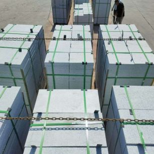 榆林 芝麻白花岗岩5公分地铺石 花岗岩厂家工厂装车日常