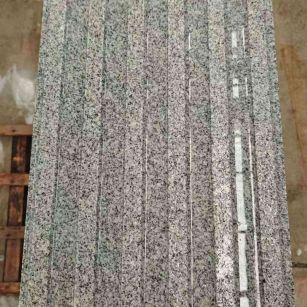 榆林 芝麻白花岗岩荔枝面雕刻盲道，盲条