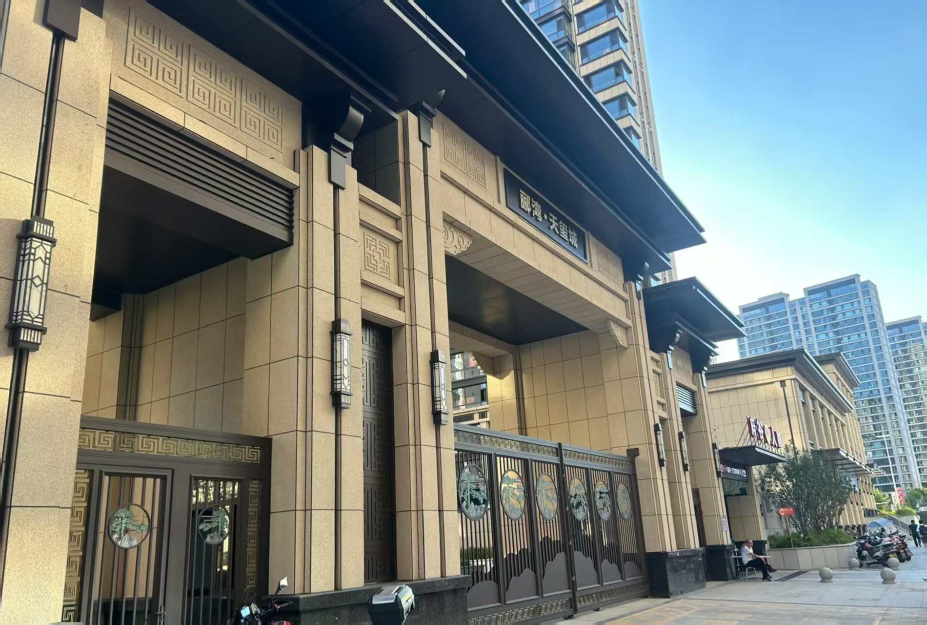 榆林 黄金麻花岗岩荔枝面小区门楼外墙干挂