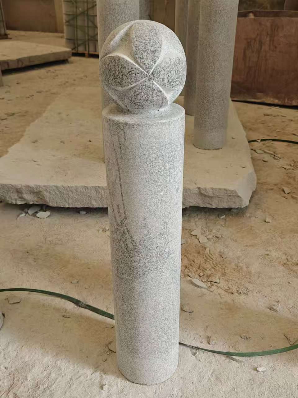 榆林 芝麻白花岗岩石材挡车石柱、停车柱、圆柱挡车柱、方柱挡车柱等