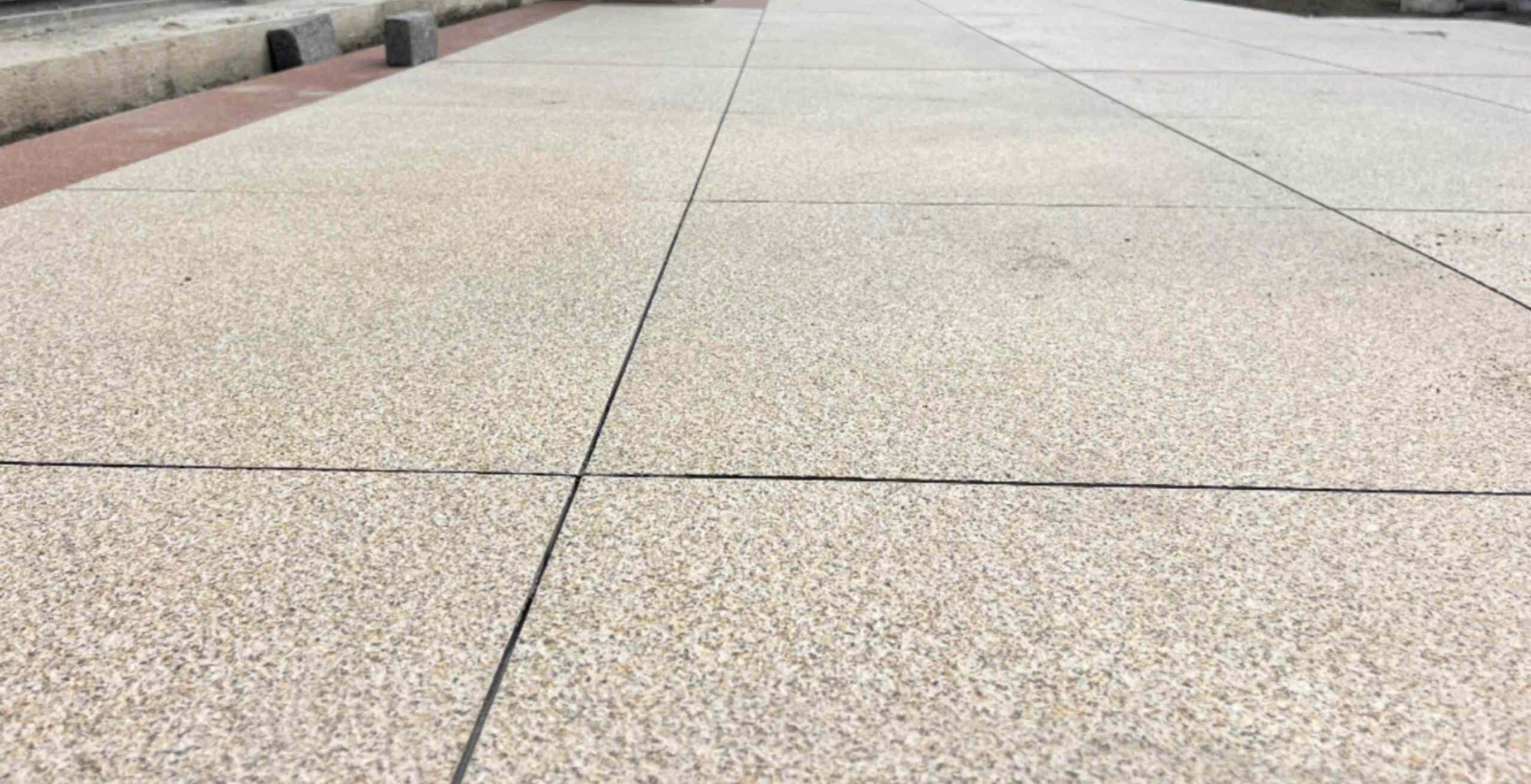 榆林 黄金麻花岗岩石板材荔枝面地面铺装效果