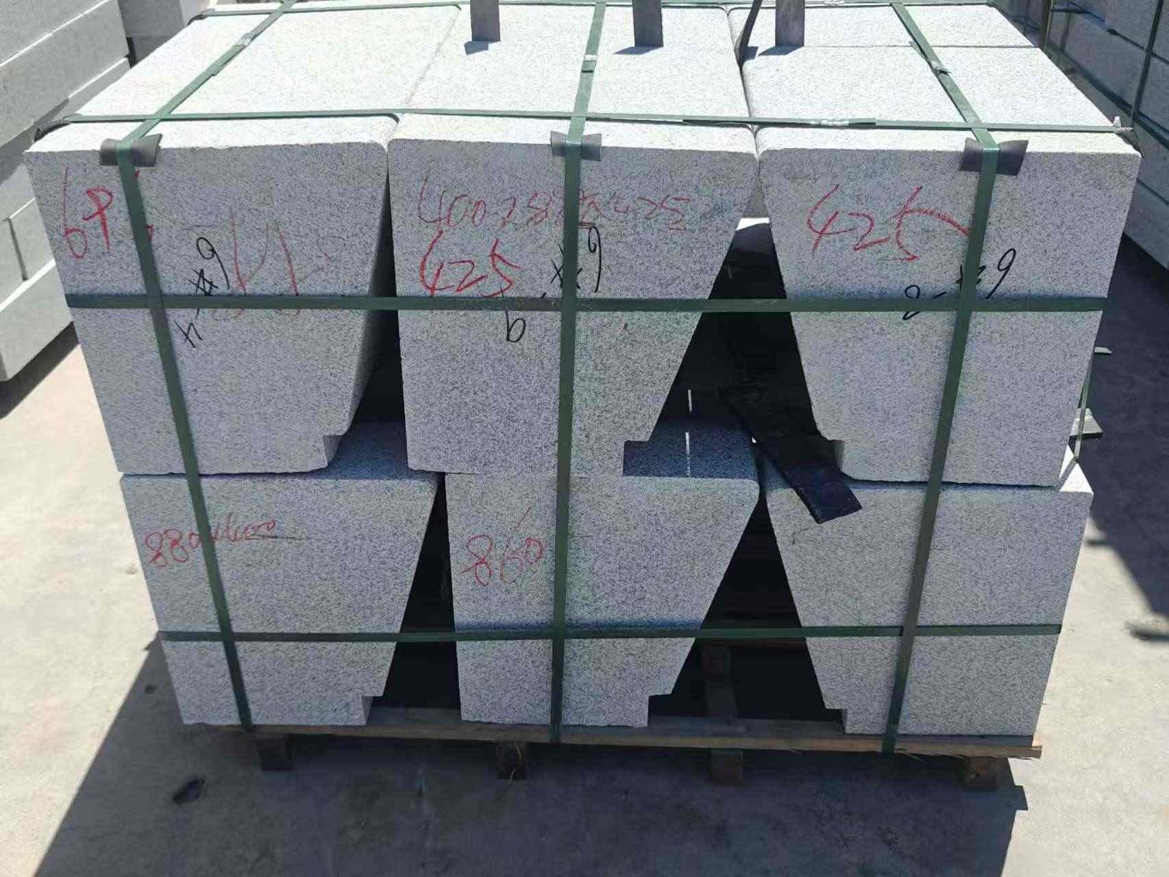 榆林 芝麻白异形坐凳，石凳