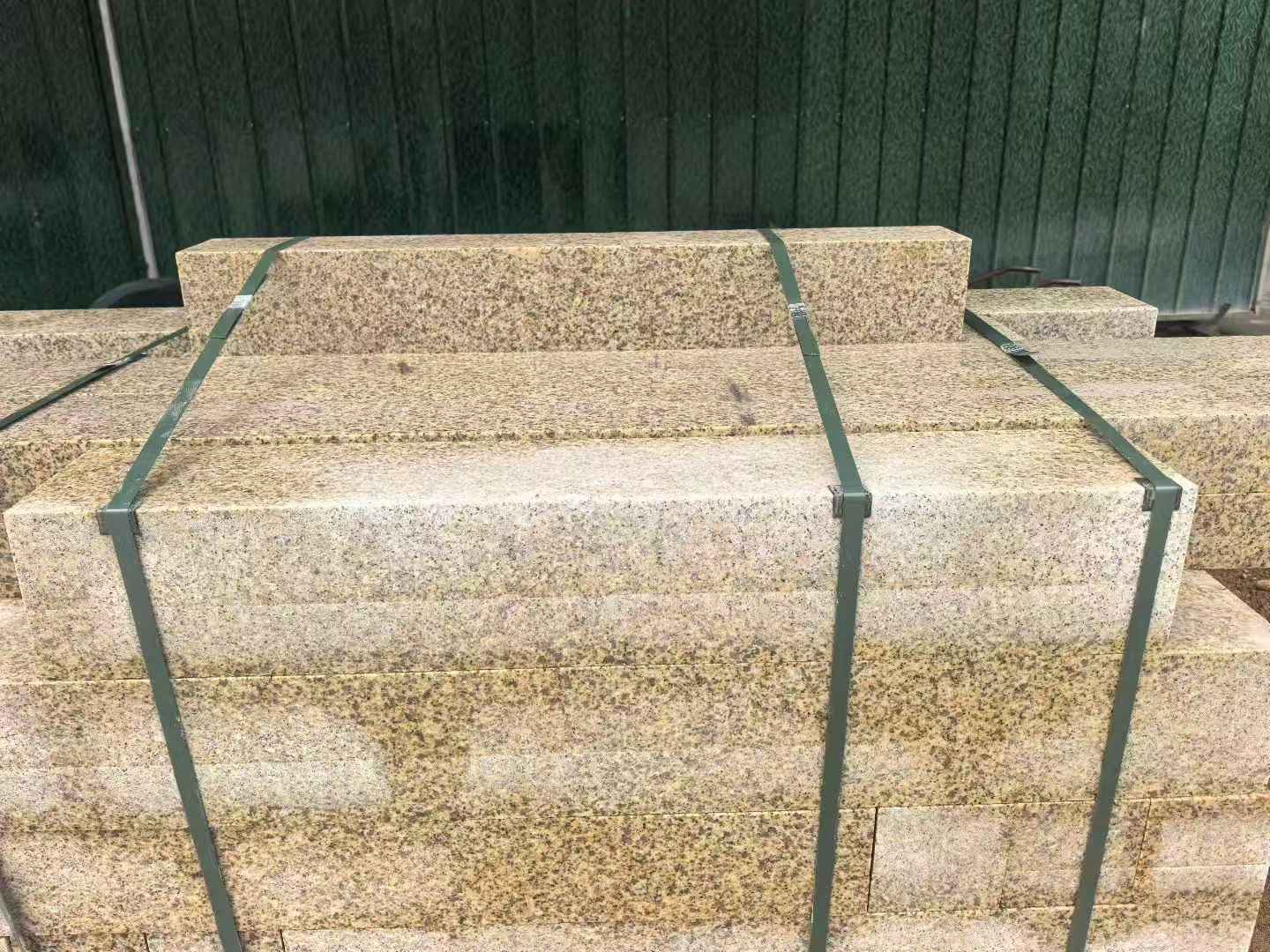 榆林 黄金麻花岗岩石材机切面栏杆料半成品