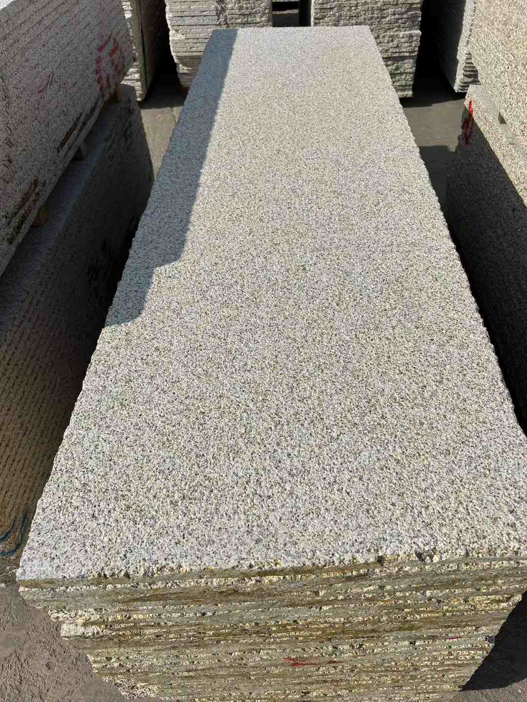 榆林 黄金麻花岗岩荔枝面毛板，半成品