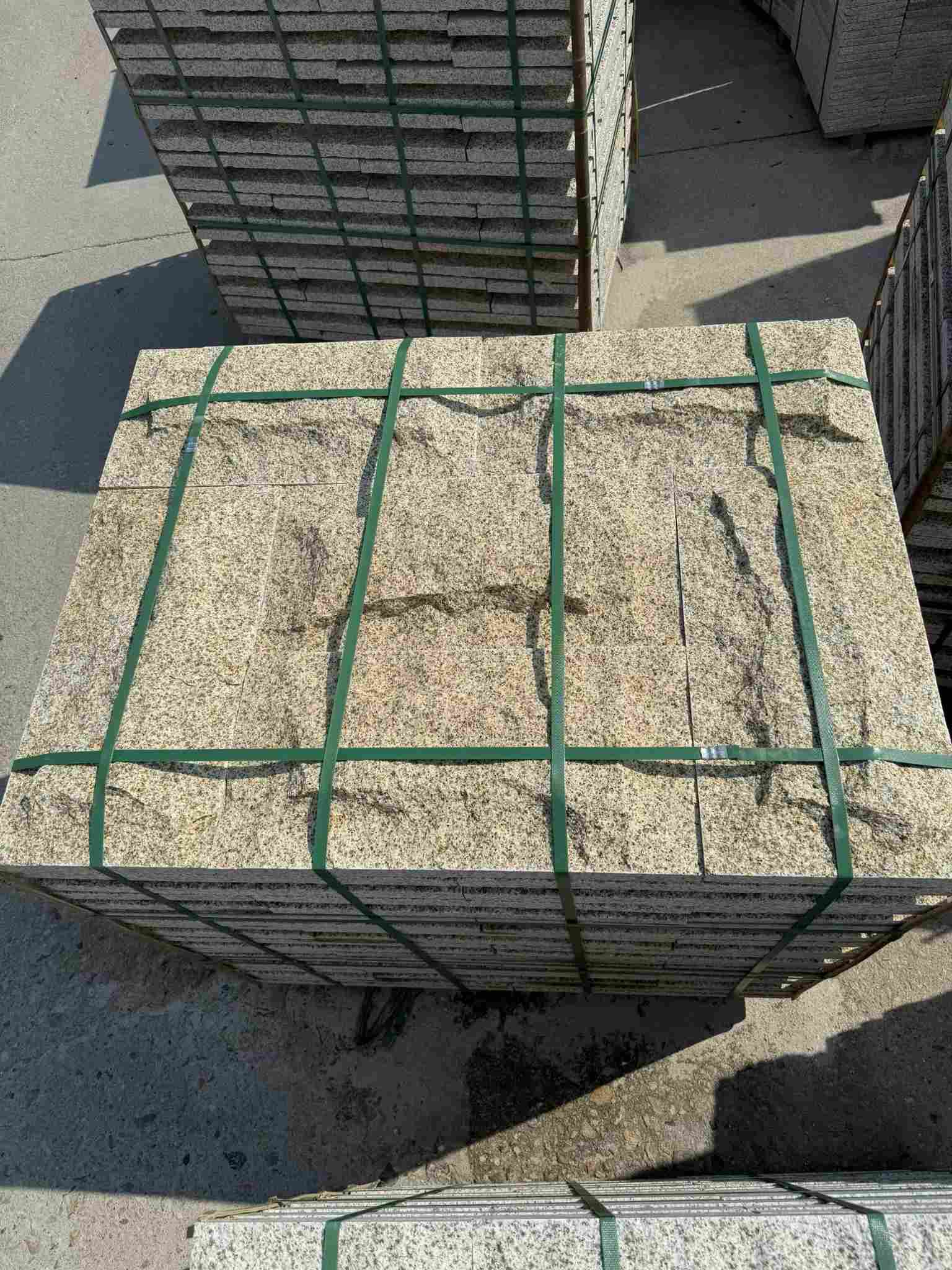 榆林 黄金麻花岗岩石材自然面蘑菇石成品