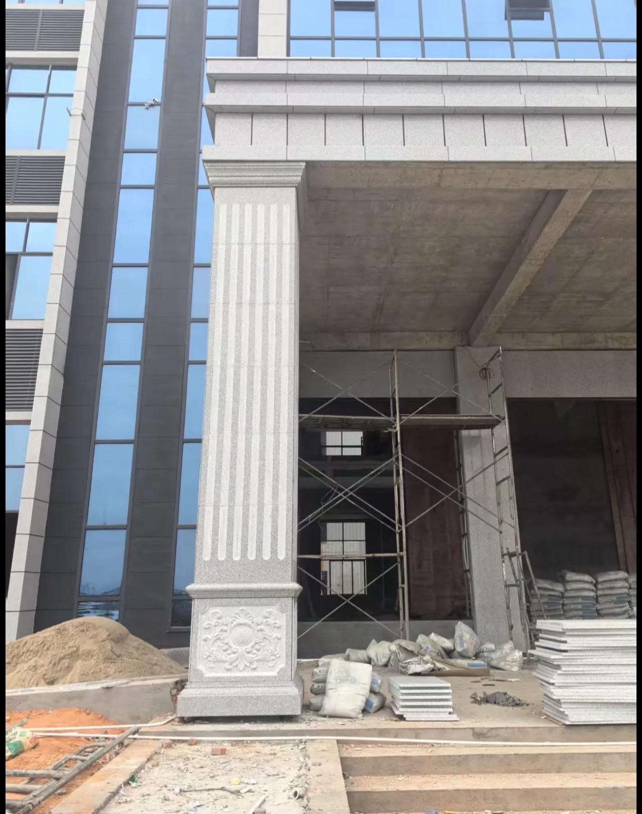 榆林 芝麻白光面花岗岩门楼大柱（罗马柱）配雕花底座