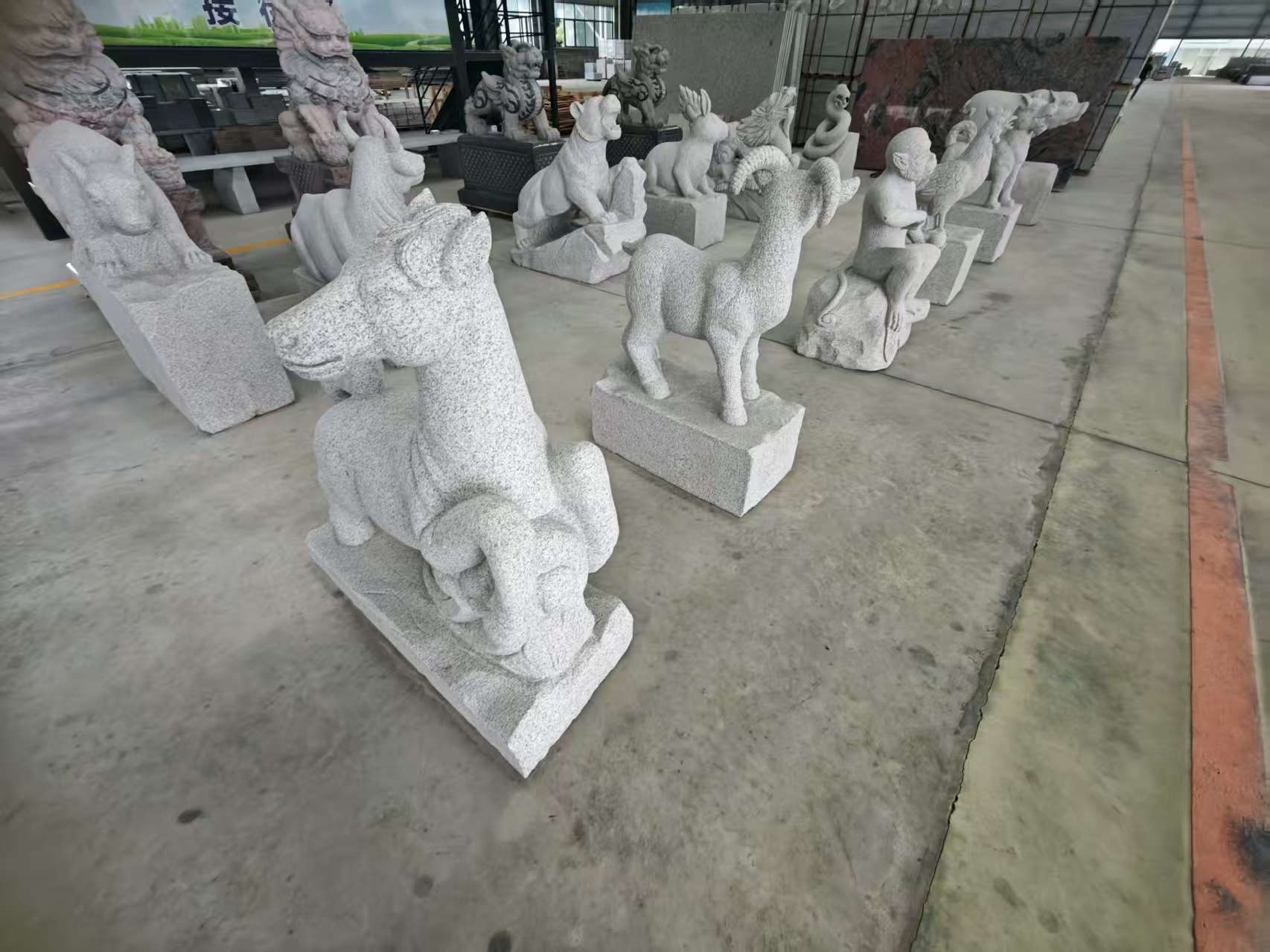 榆林 芝麻白花岗岩造型立体雕刻——十二生肖