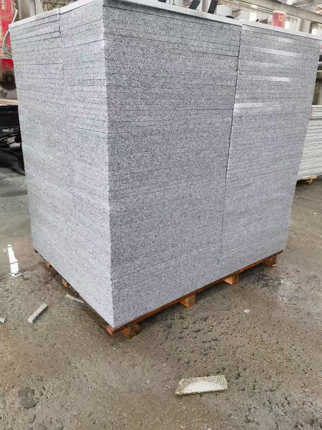 榆林 芝麻白火烧面1.8厚300*600地铺石，尺寸标准，厚薄均匀