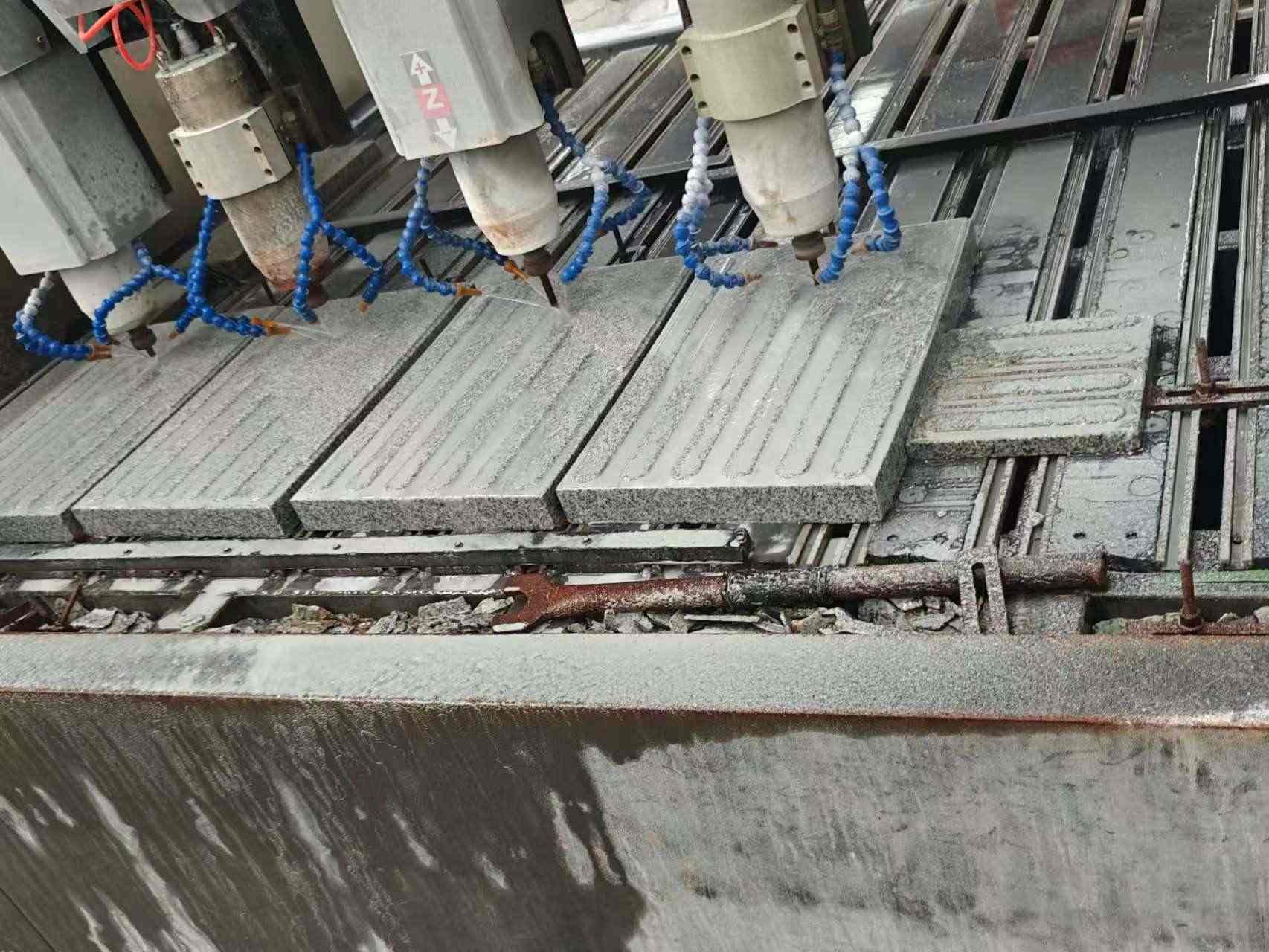 榆林 芝麻白花岗岩荔枝面盲道雕刻