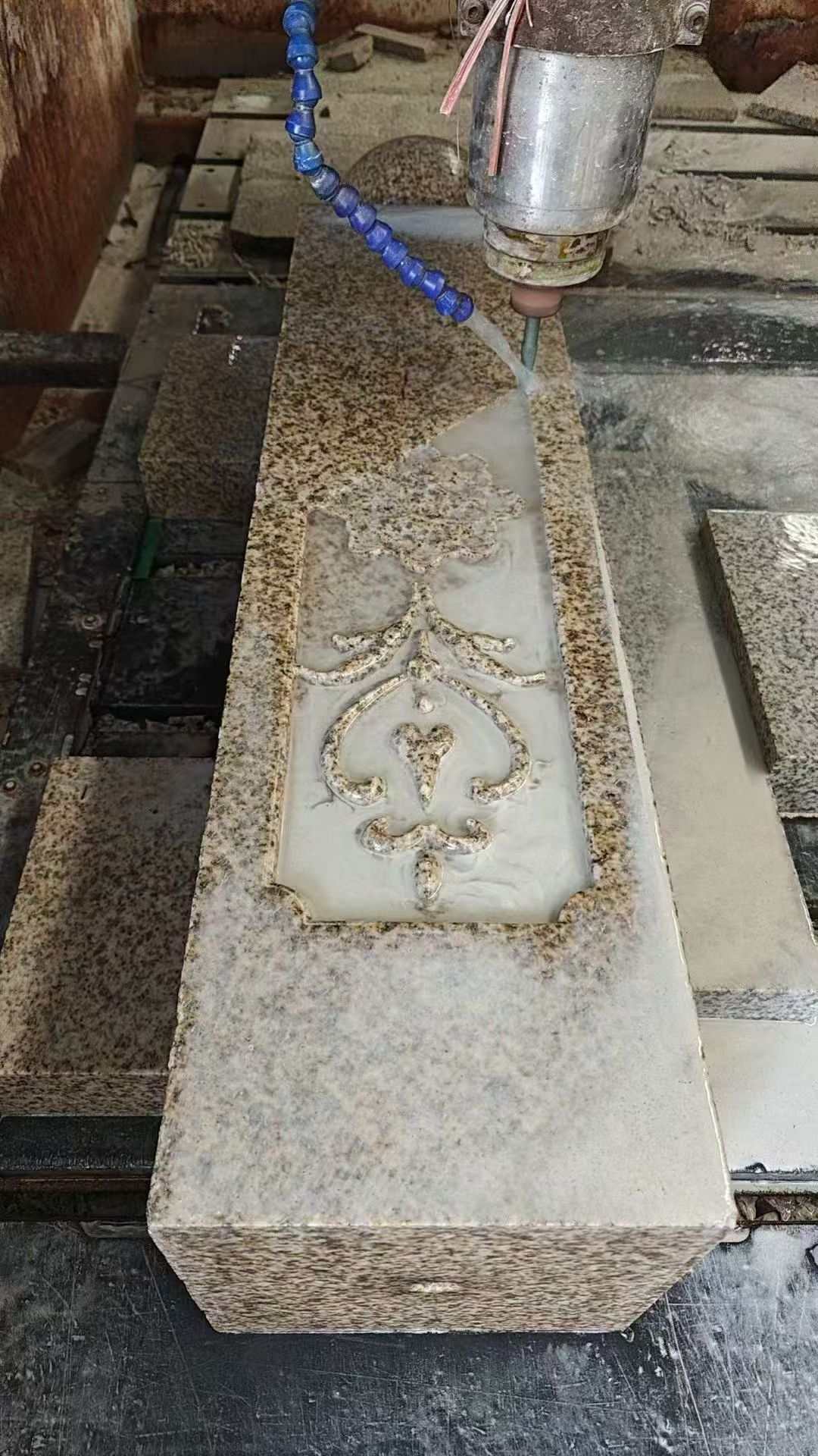 榆林 黄金麻花岗岩异形加工雕刻栏杆大柱