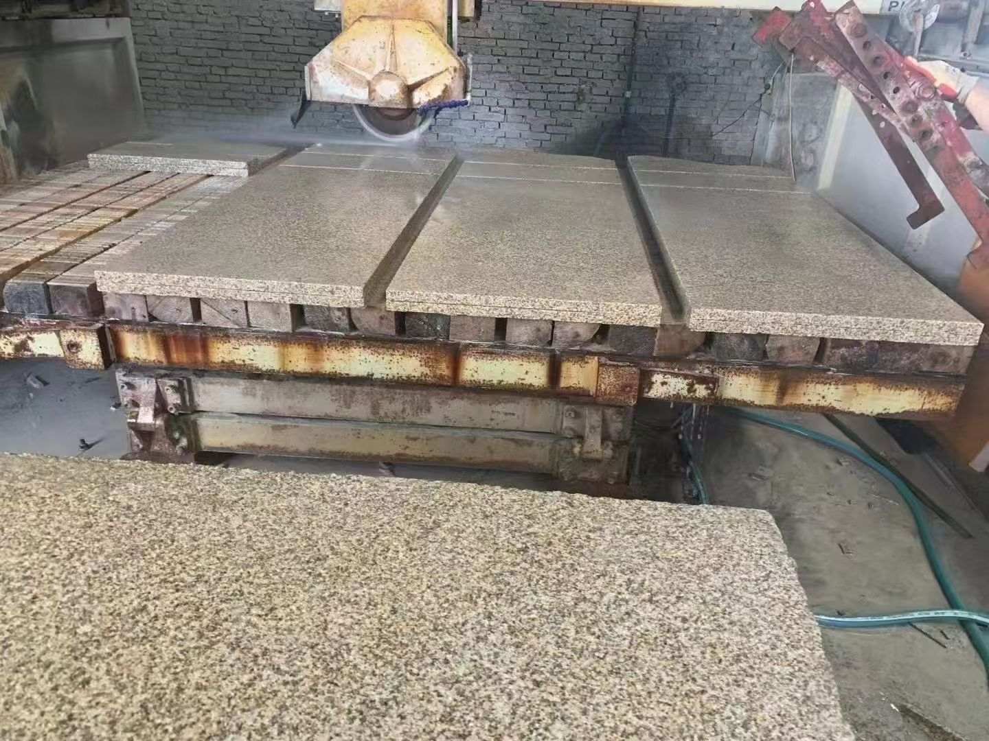 榆林 黄金麻荔枝面成品板加工